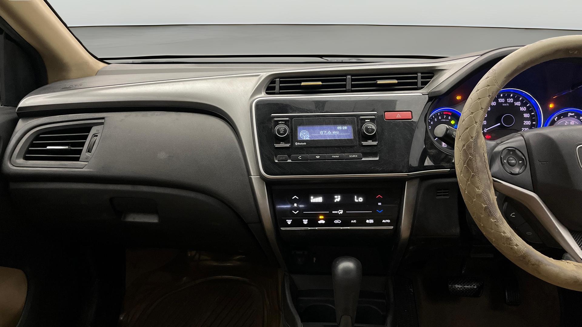 View 2015 Honda City ZX MT Diesel Anniversary Edition Image 18 Used 2015 Honda City ZX MT Diesel Anniversary Edition Image 18