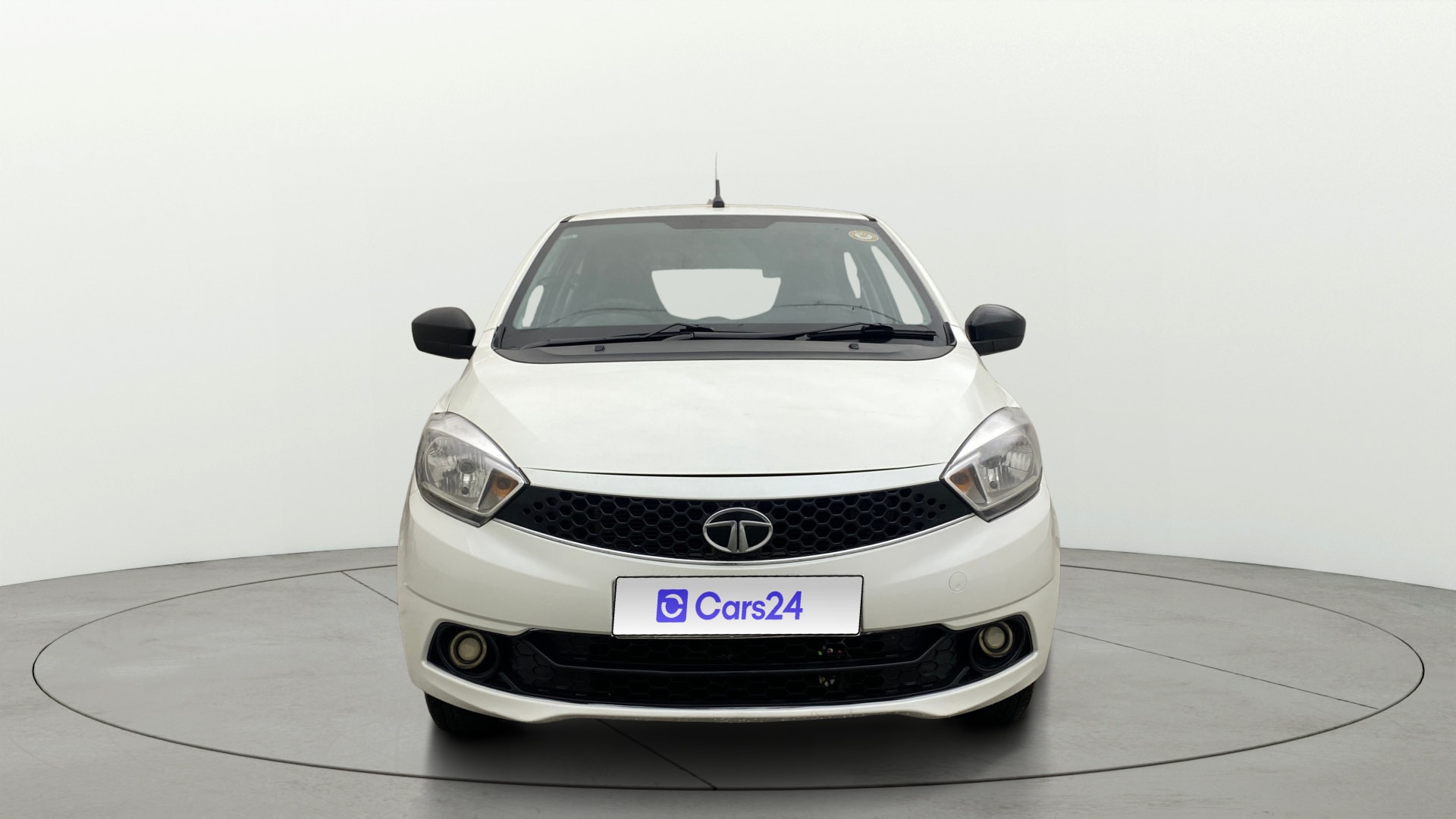 View 2019 Tata Tigor XE Diesel Image 1 Used 2019 Tata Tigor XE Diesel Image 1