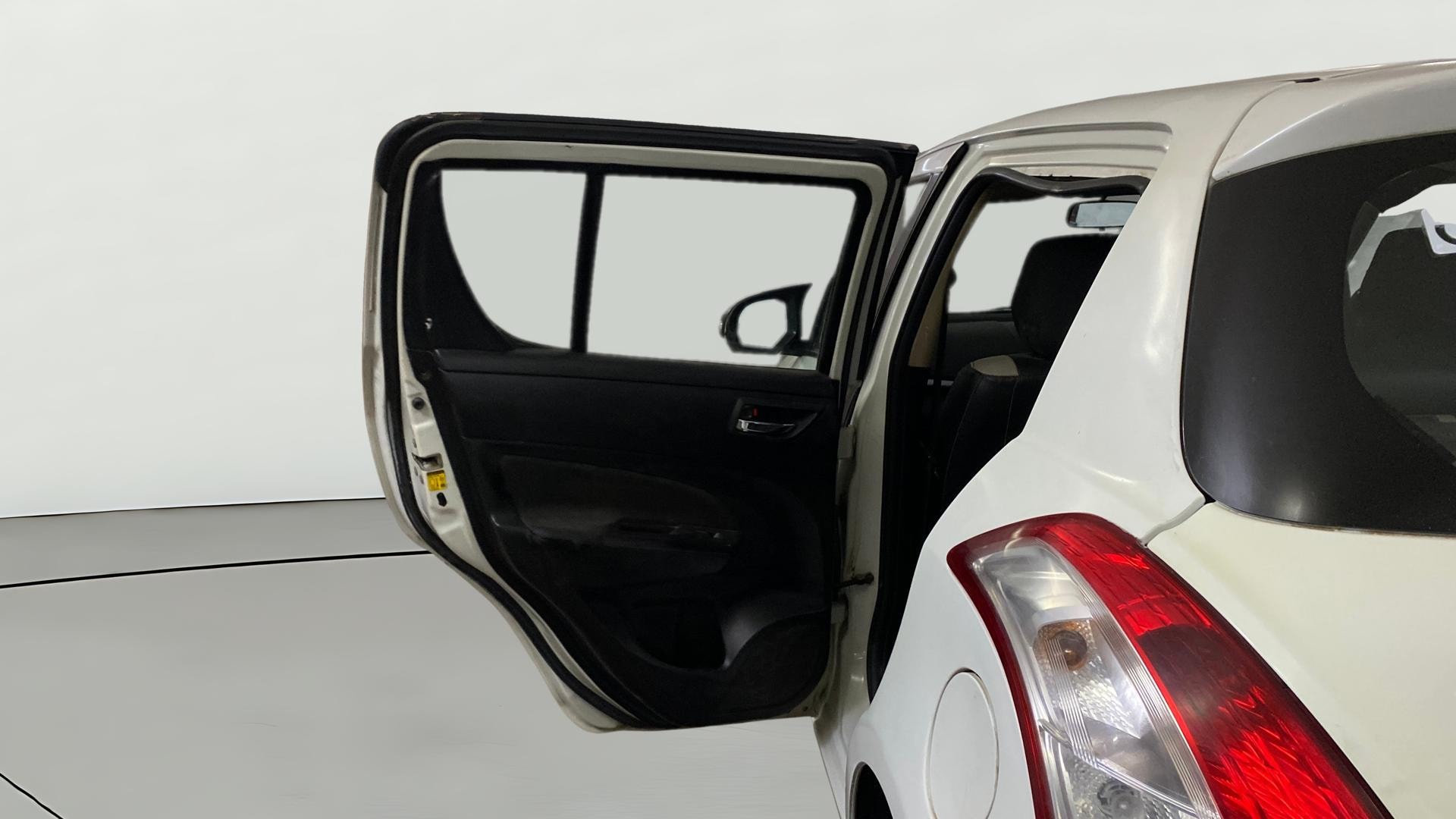 View 2015 Maruti Suzuki 1000 Base Variant Image 14 Used 2015 Maruti Suzuki 1000 Base Variant Image 14