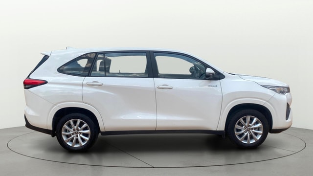 View Toyota Innova Hycross Image 29 Used Toyota Innova Hycross Image 29