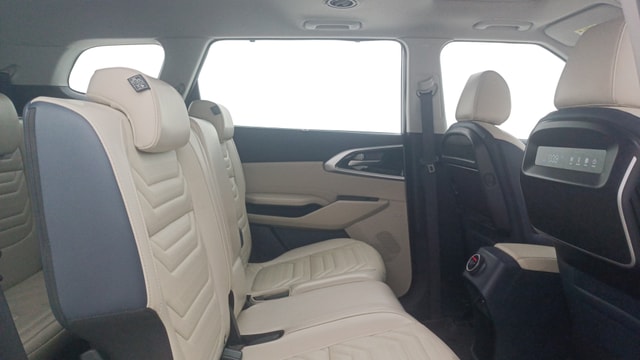 View Kia Carens Image 38 Used Kia Carens Image 38