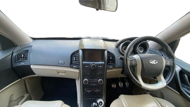 View Mahindra XUV500 Image 17 Used Mahindra XUV500 Image 17