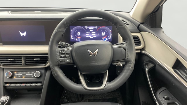 View Mahindra XUV700 Image 20 Used Mahindra XUV700 Image 20