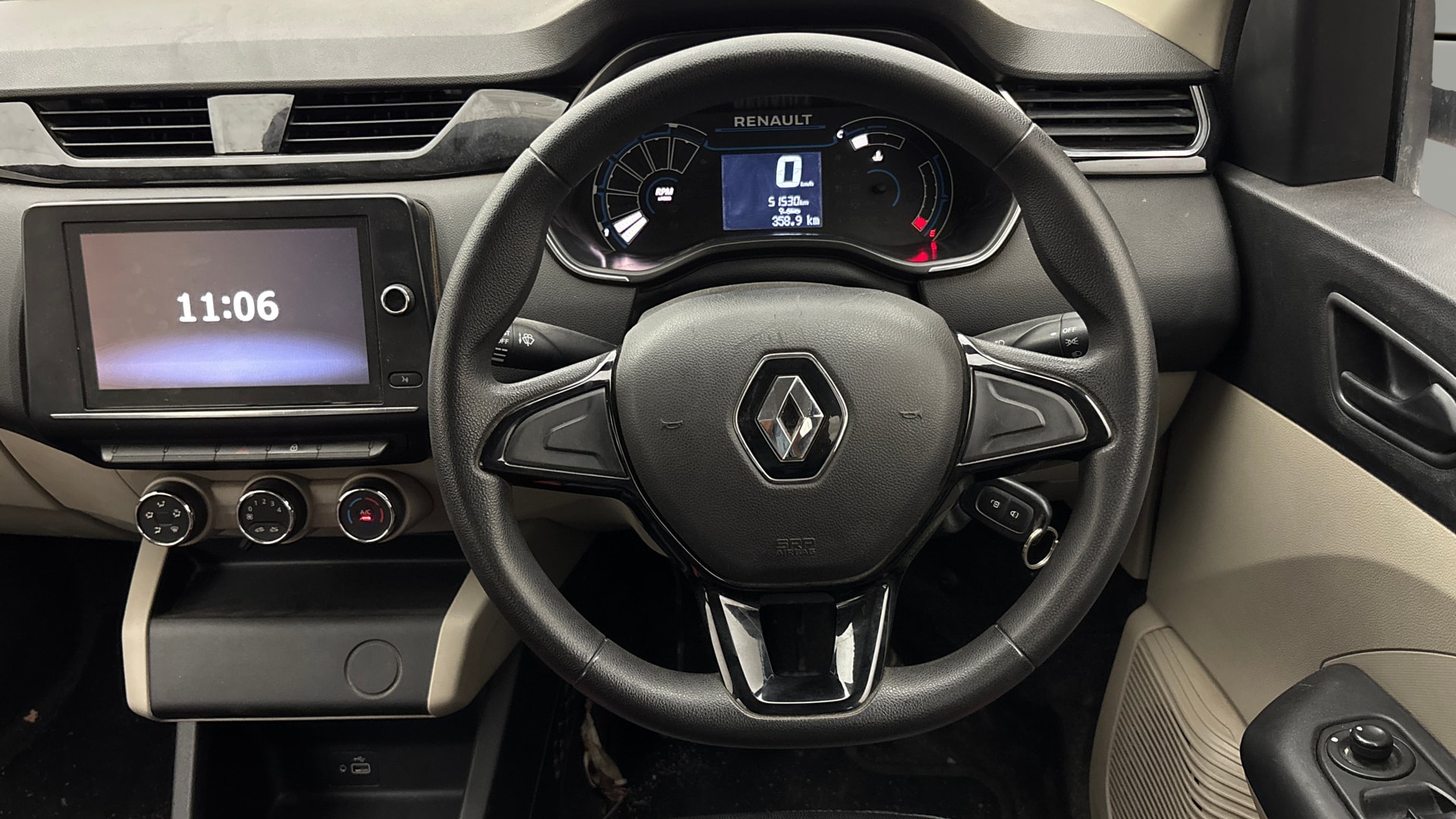 View 2020 Renault Triber RXT Image 21 Used 2020 Renault Triber RXT Image 21