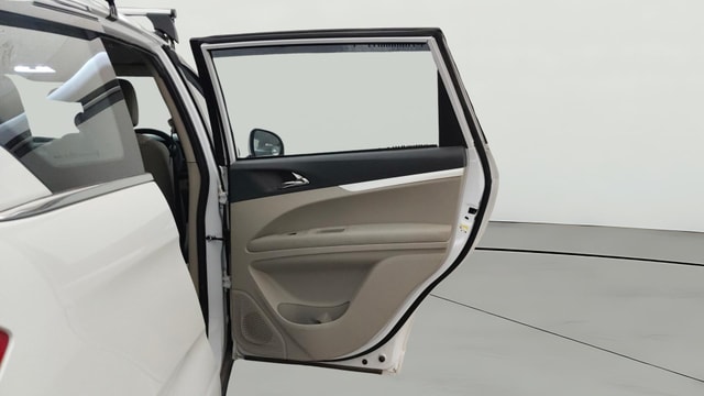 View Mahindra Marazzo Image 7 Used Mahindra Marazzo Image 7