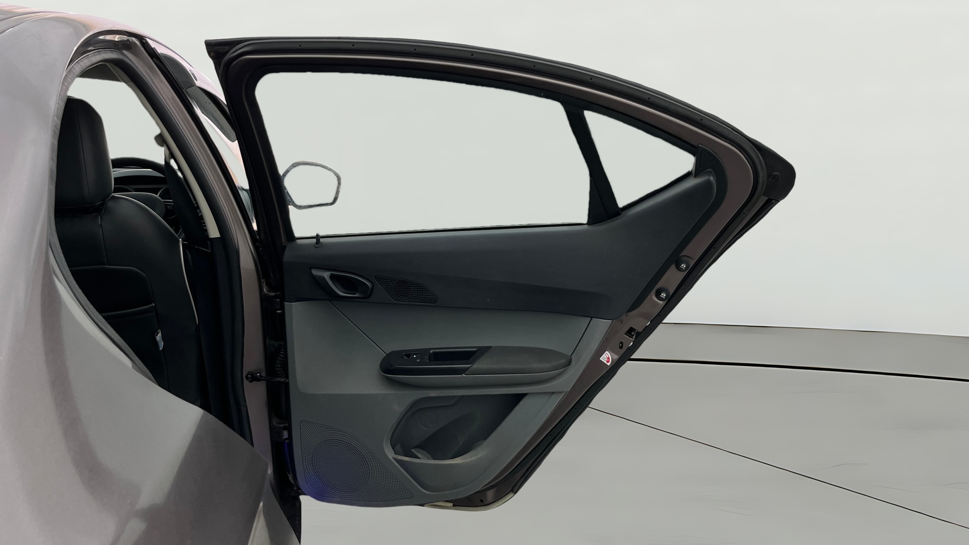 View 2017 Tata Tigor XT Petrol Image 7 Used 2017 Tata Tigor XT Petrol Image 7