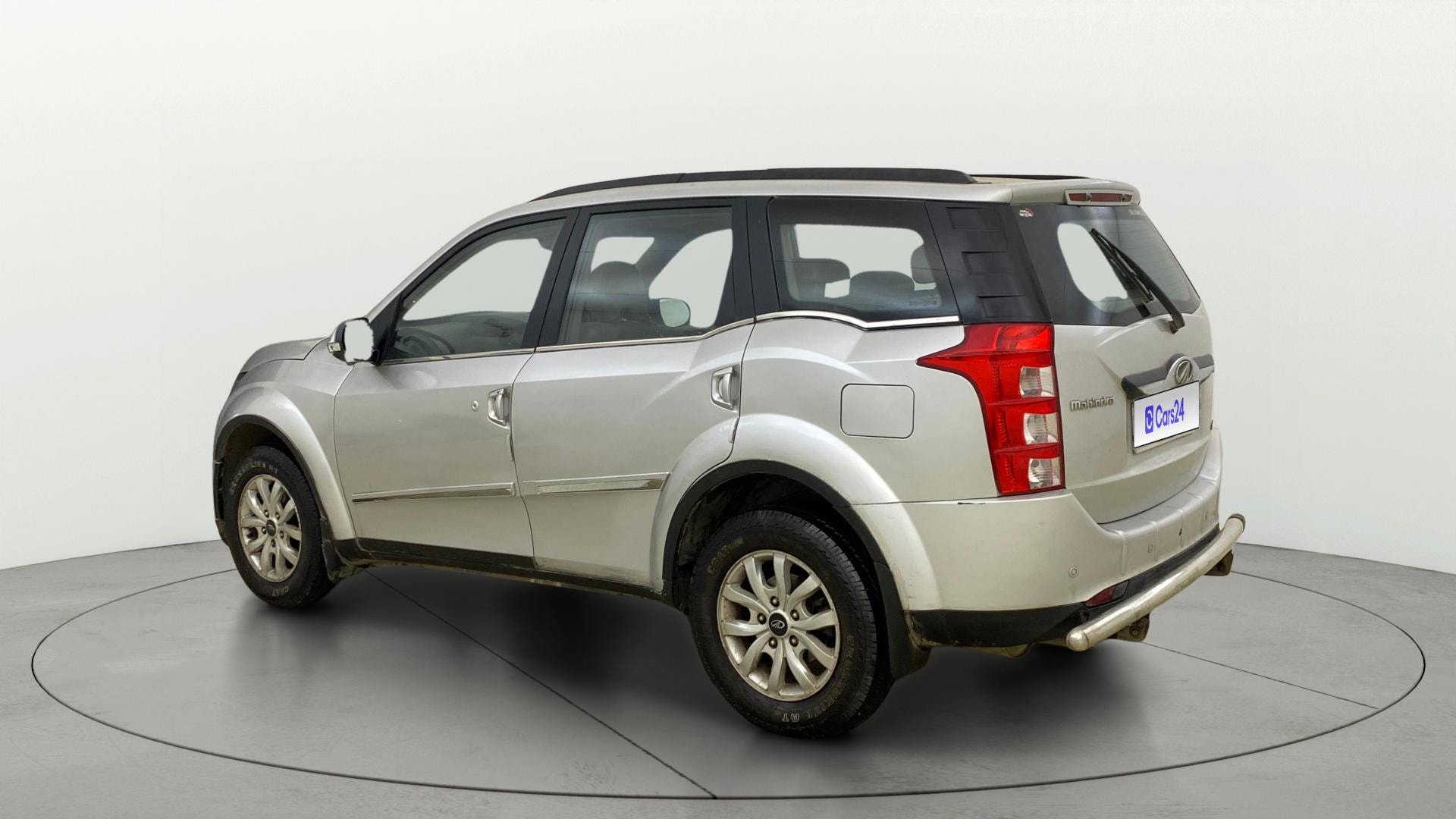 View 2015 Mahindra XUV500 W10 FWD Image 2 Used 2015 Mahindra XUV500 W10 FWD Image 2