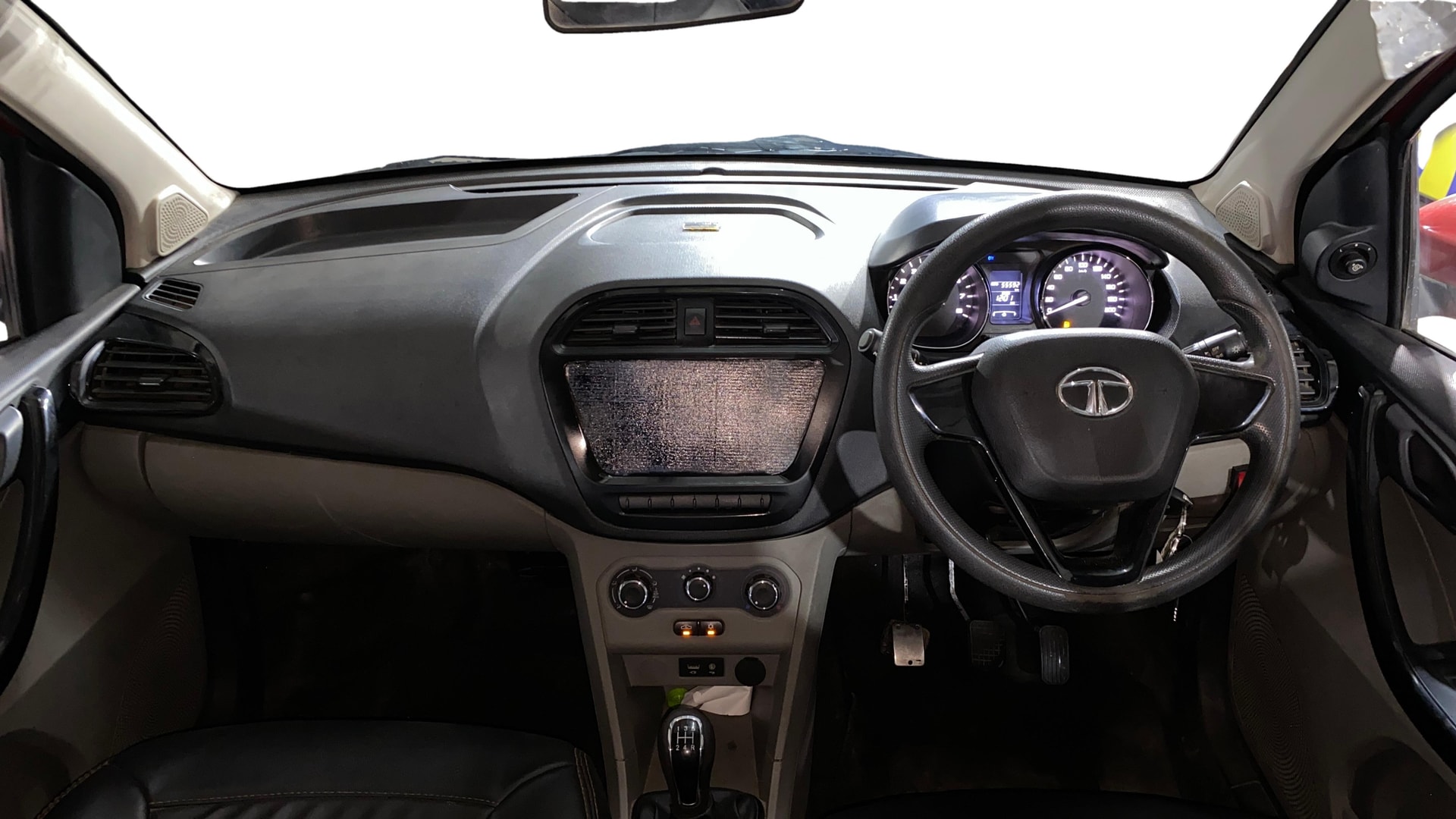 View 2019 Tata Tiago Revotorq XB Image 15 Used 2019 Tata Tiago Revotorq XB Image 15