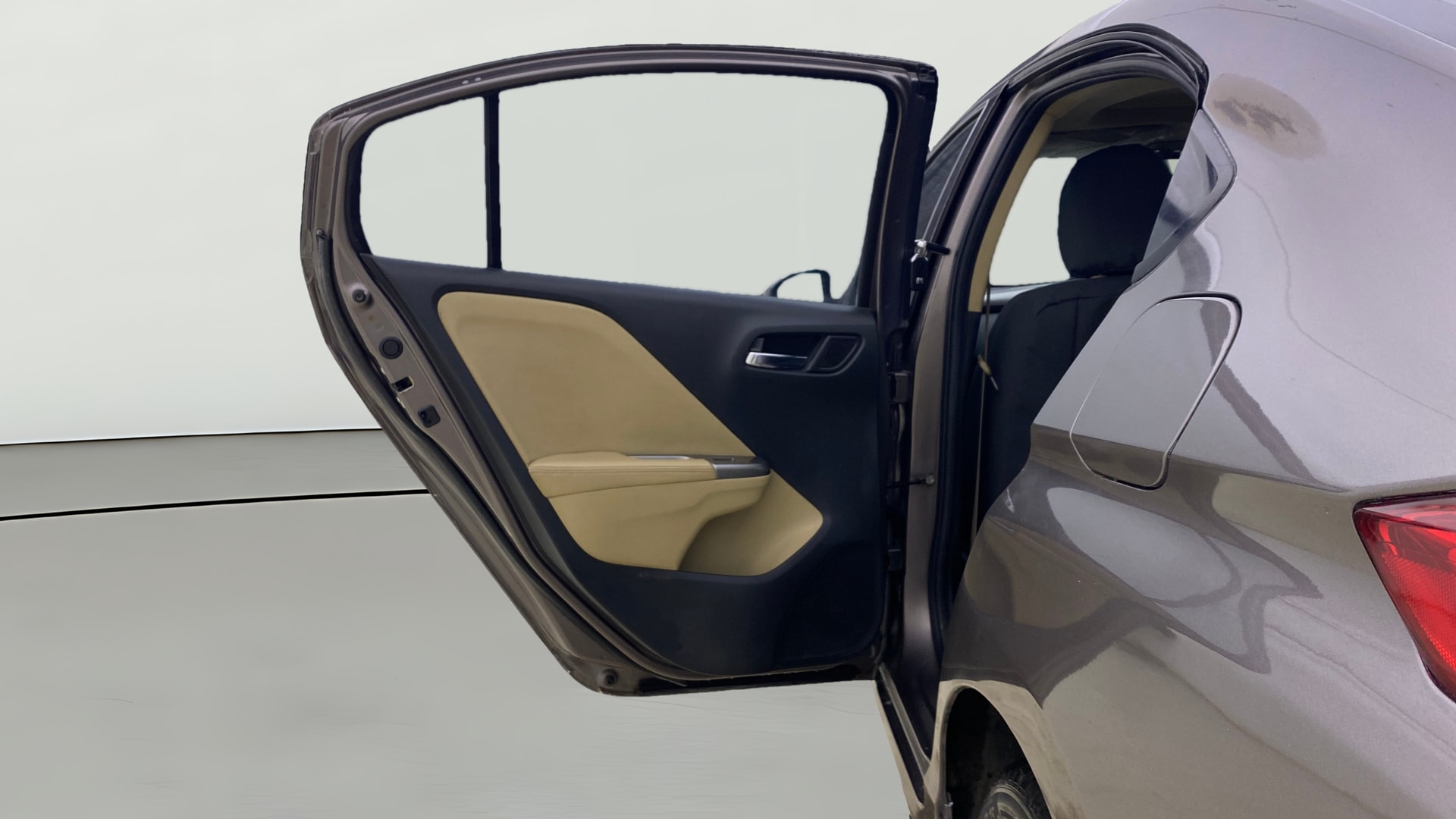 View 2015 Honda City ZX MT Diesel Anniversary Edition Image 15 Used 2015 Honda City ZX MT Diesel Anniversary Edition Image 15