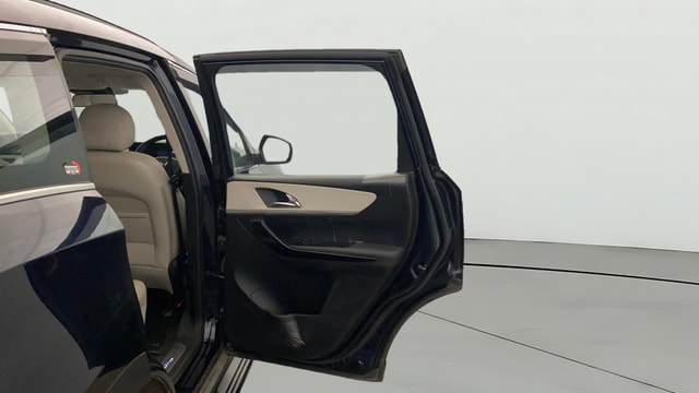 View Mahindra XUV700 Image 7 Used Mahindra XUV700 Image 7