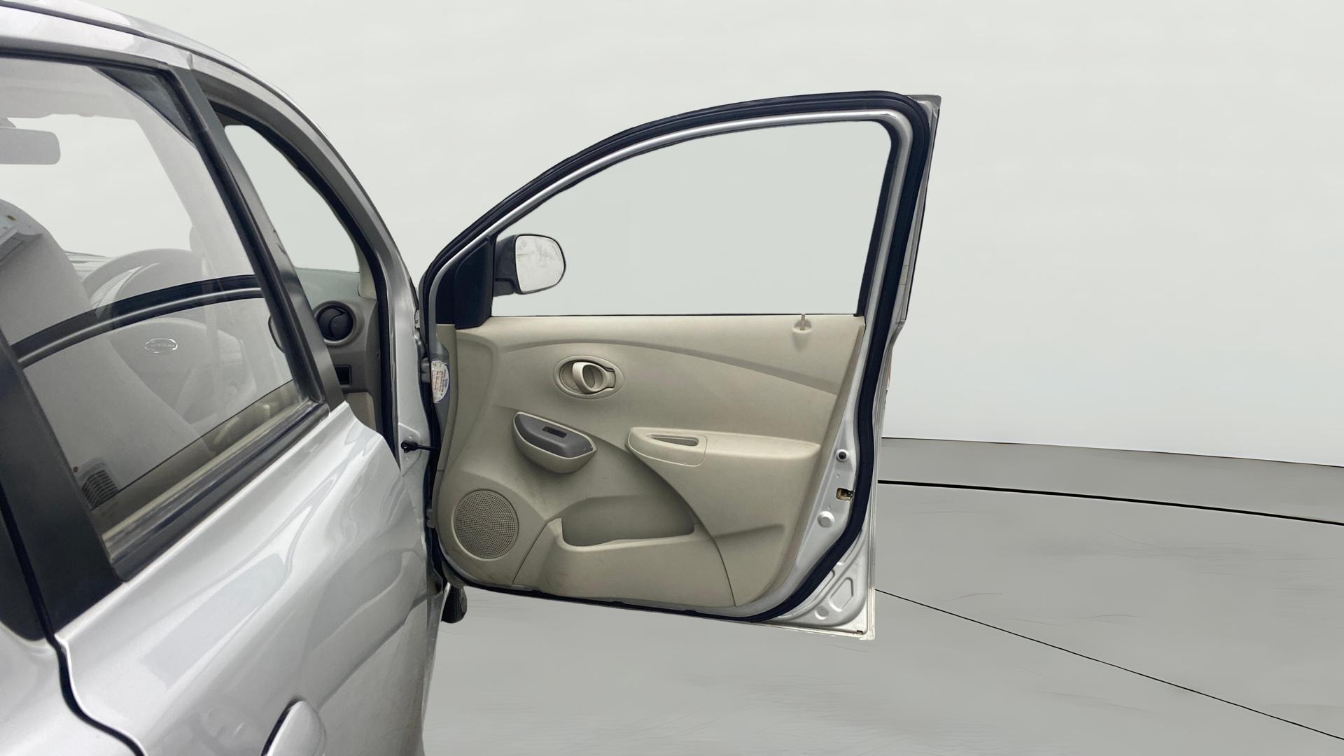 View 2014 Datsun Go T Image 43 Used 2014 Datsun Go T Image 43