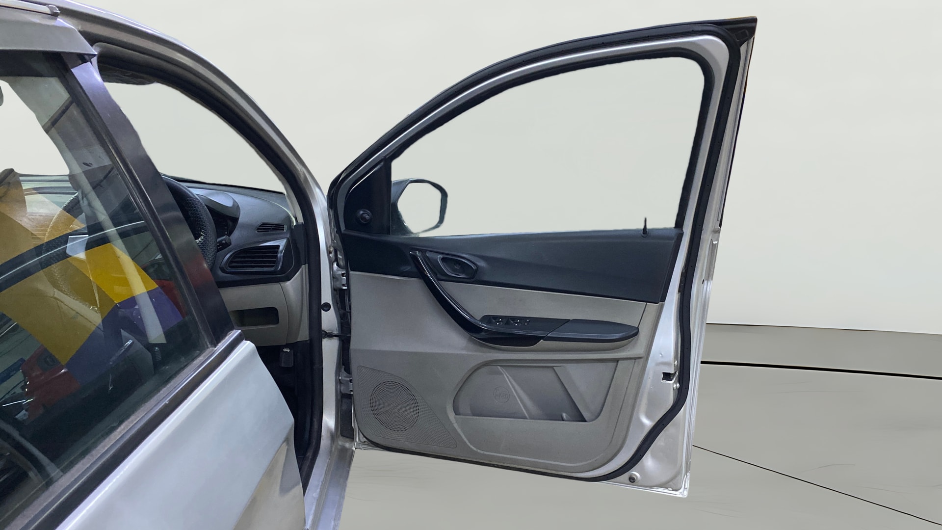 View 2016 Tata Tiago Revotorq XB Image 49 Used 2016 Tata Tiago Revotorq XB Image 49