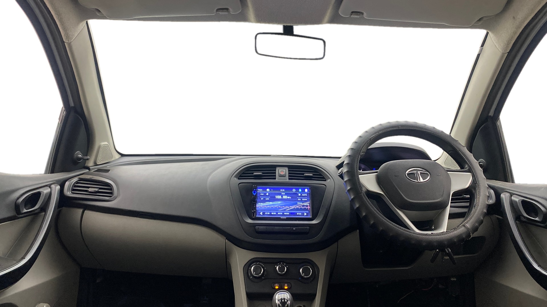 View 2019 Tata Tigor XE Diesel Image 15 Used 2019 Tata Tigor XE Diesel Image 15
