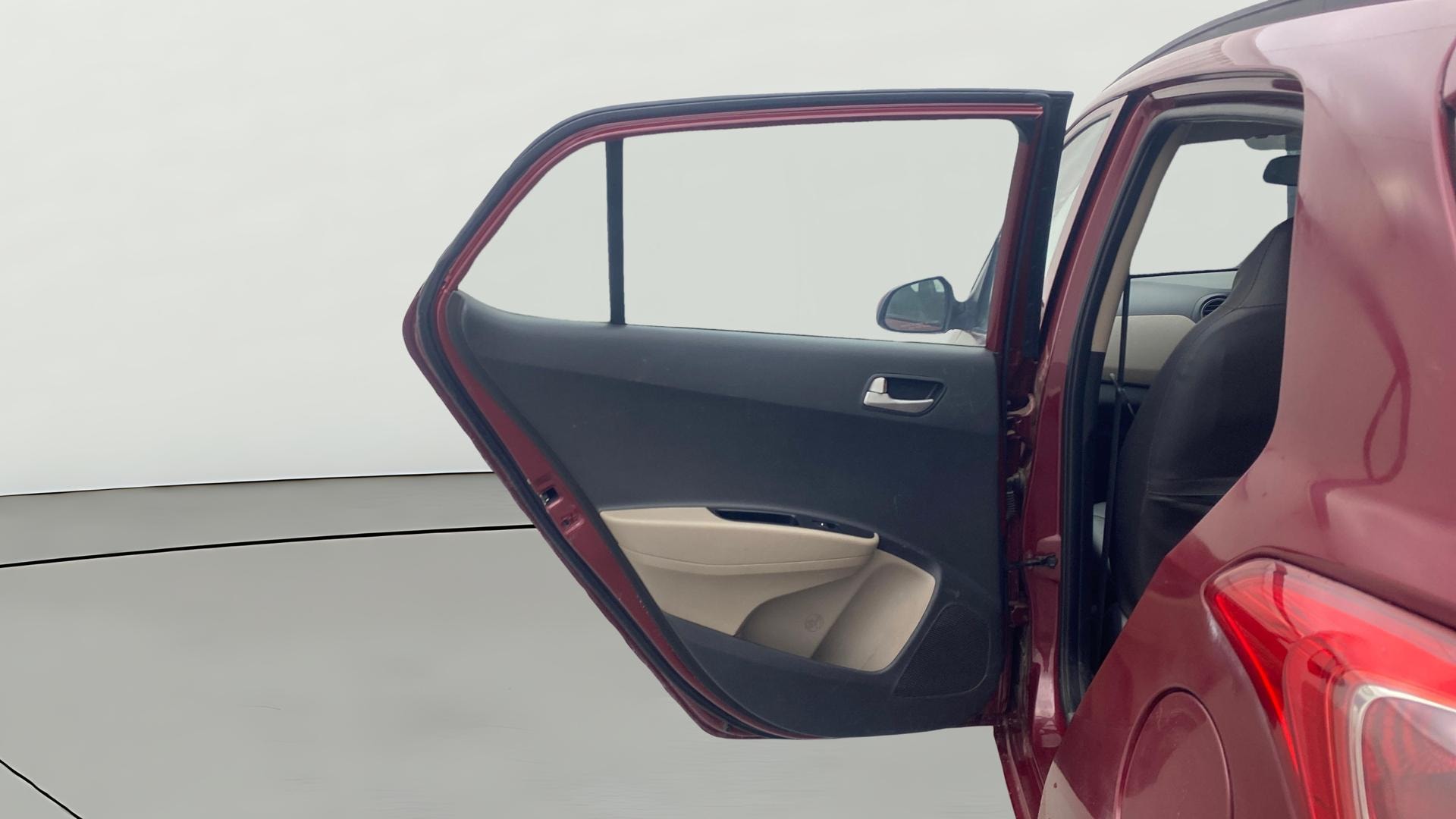 View 2015 Hyundai Grand i10 Sportz 1.2 Kappa Image 22 Used 2015 Hyundai Grand i10 Sportz 1.2 Kappa Image 22
