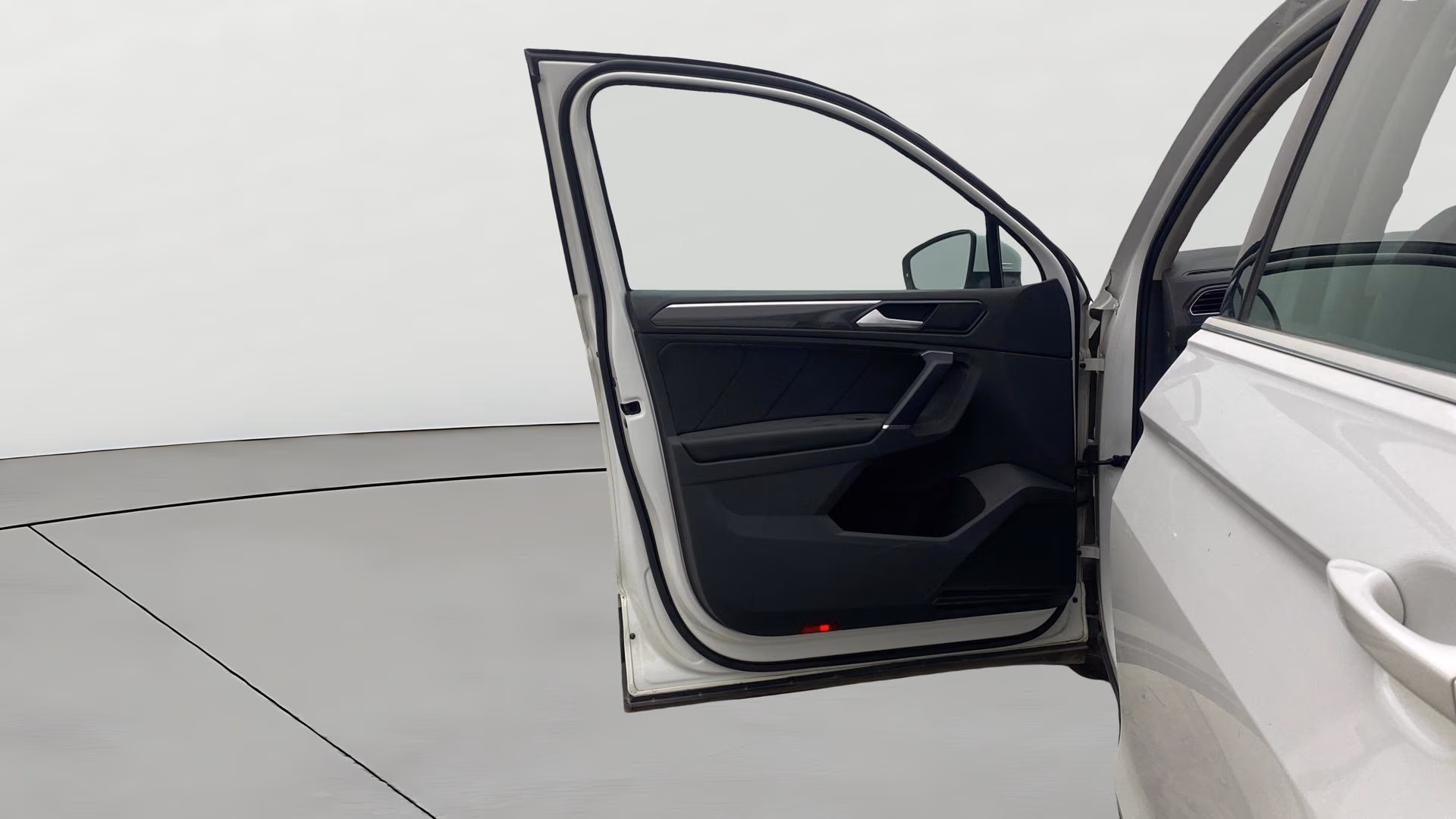 View 2018 Volkswagen Tiguan DSG 4MOTION Comfortline Image 32 Used 2018 Volkswagen Tiguan DSG 4MOTION Comfortline Image 32