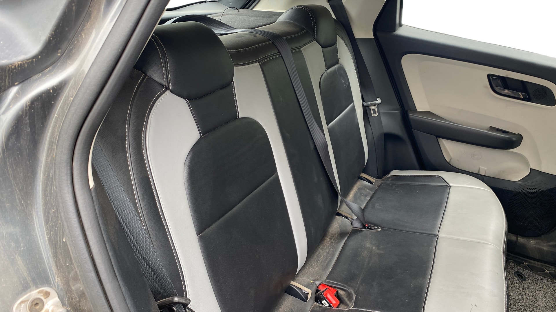 View 2022 Tata Altroz XT Petrol Image 30 Used 2022 Tata Altroz XT Petrol Image 30