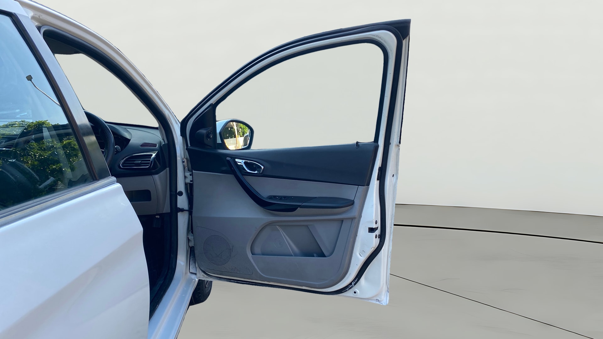 View 2020 Tata Tiago Revotorq XB Image 45 Used 2020 Tata Tiago Revotorq XB Image 45