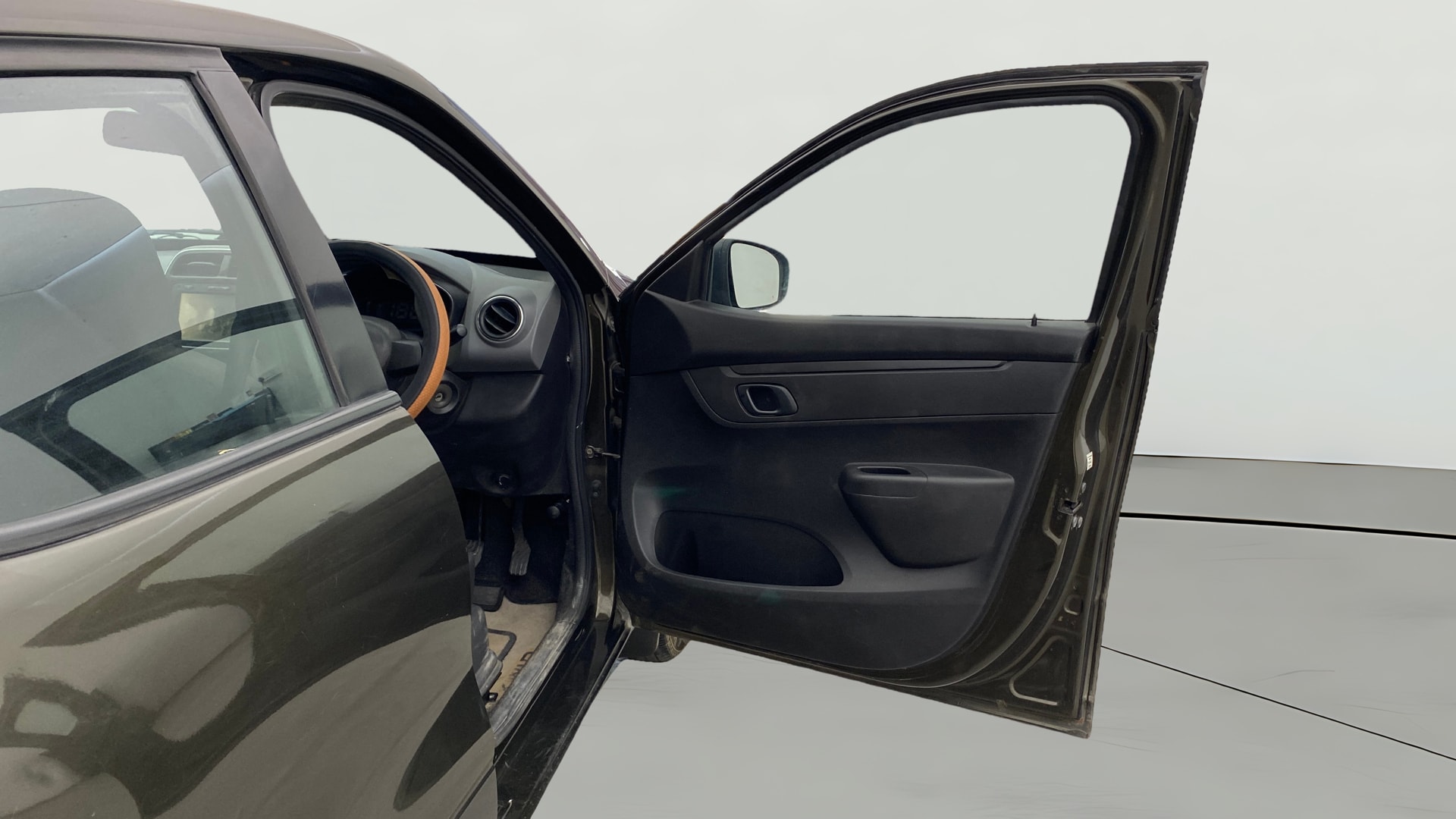 View 2018 Renault Kwid RXL 1.0 BS IV Image 43 Used 2018 Renault Kwid RXL 1.0 BS IV Image 43