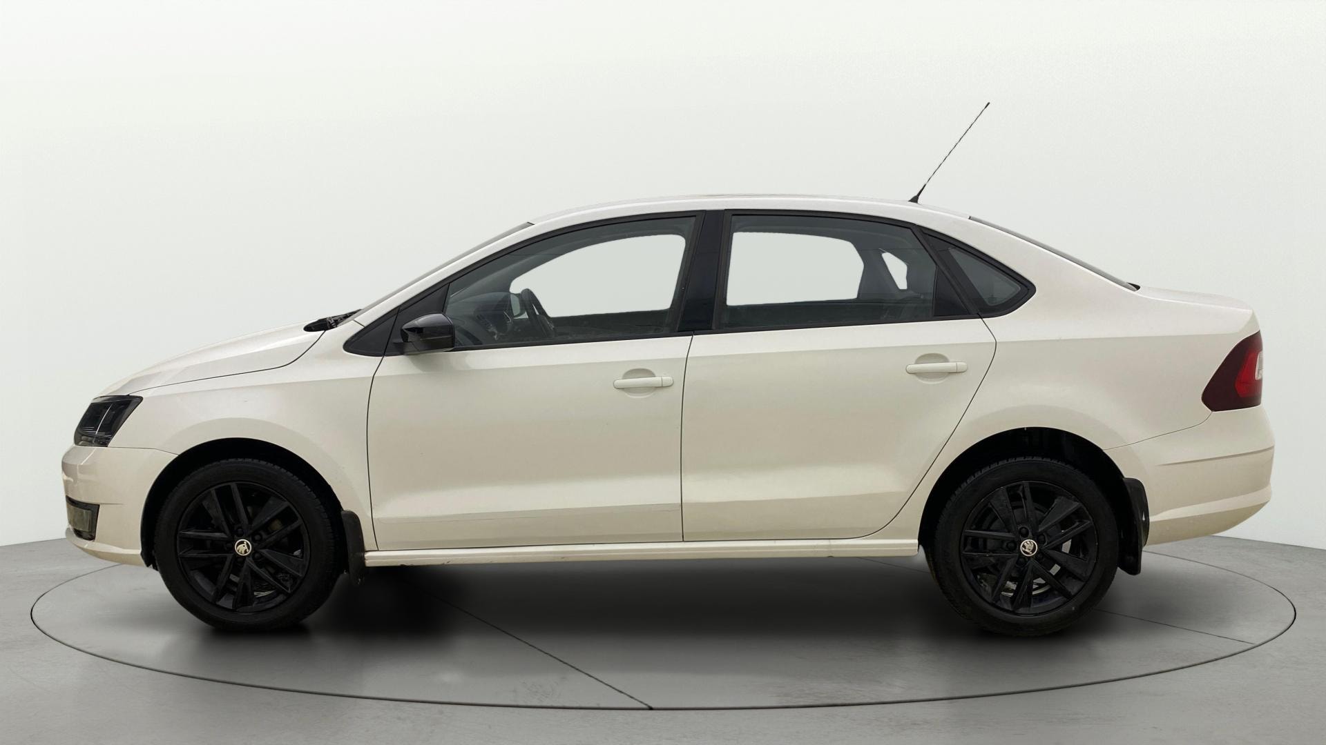 View 2021 Skoda Rapid 1.5 TDI CR Active BS IV Image 5 Used 2021 Skoda Rapid 1.5 TDI CR Active BS IV Image 5