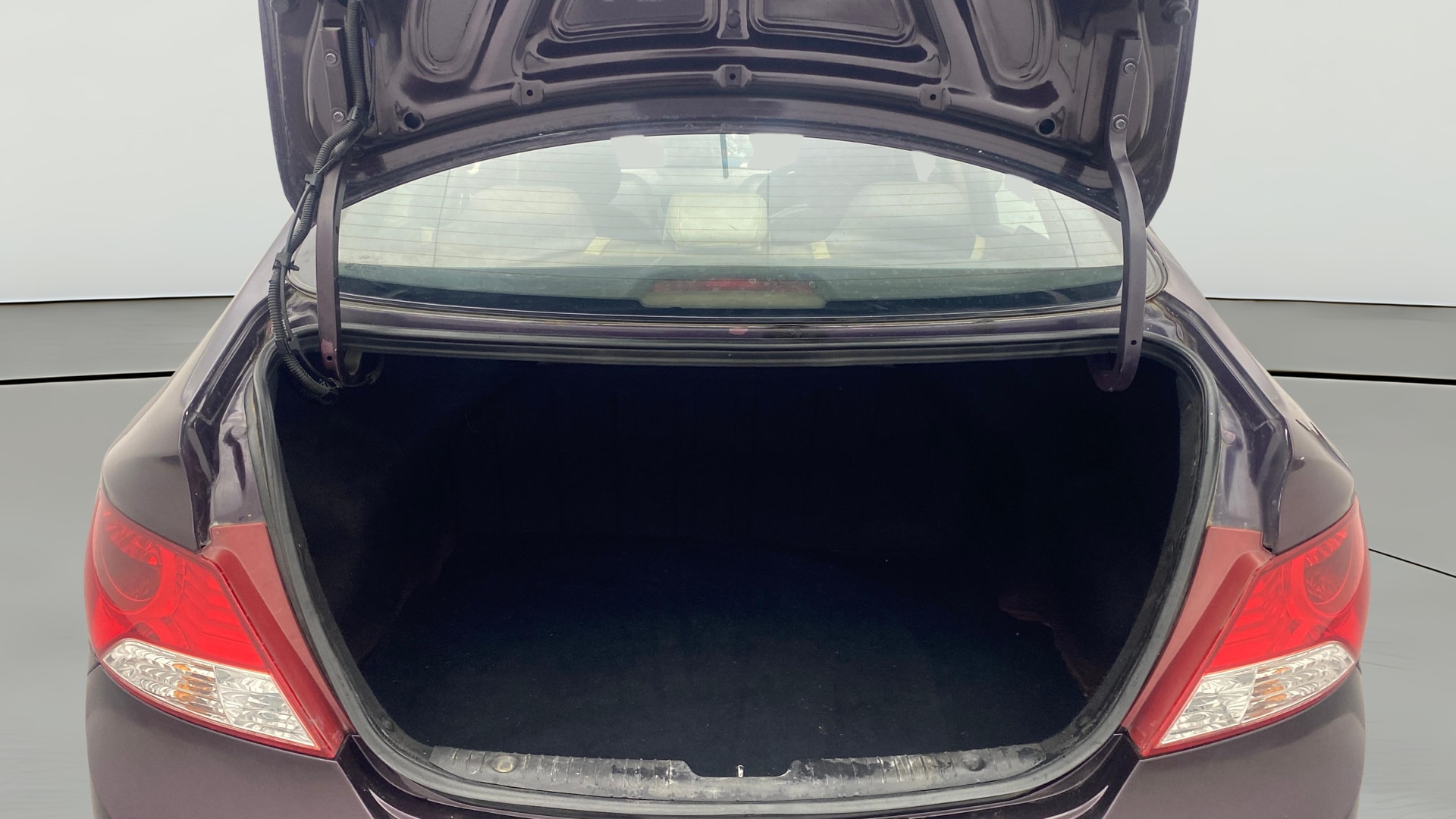 View 2013 Hyundai Fluidic Verna 1.6 VTVT SX Image 37 Used 2013 Hyundai Fluidic Verna 1.6 VTVT SX Image 37