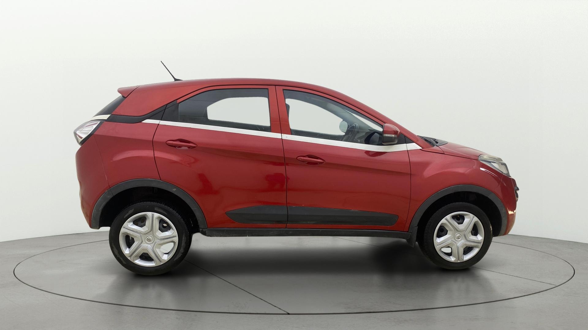 View 2018 Tata Nexon Revotorq XM Image 8 Used 2018 Tata Nexon Revotorq XM Image 8