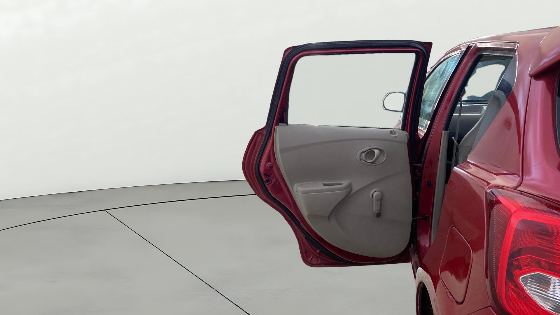 View 2015 Datsun Go T Image 22 Used 2015 Datsun Go T Image 22