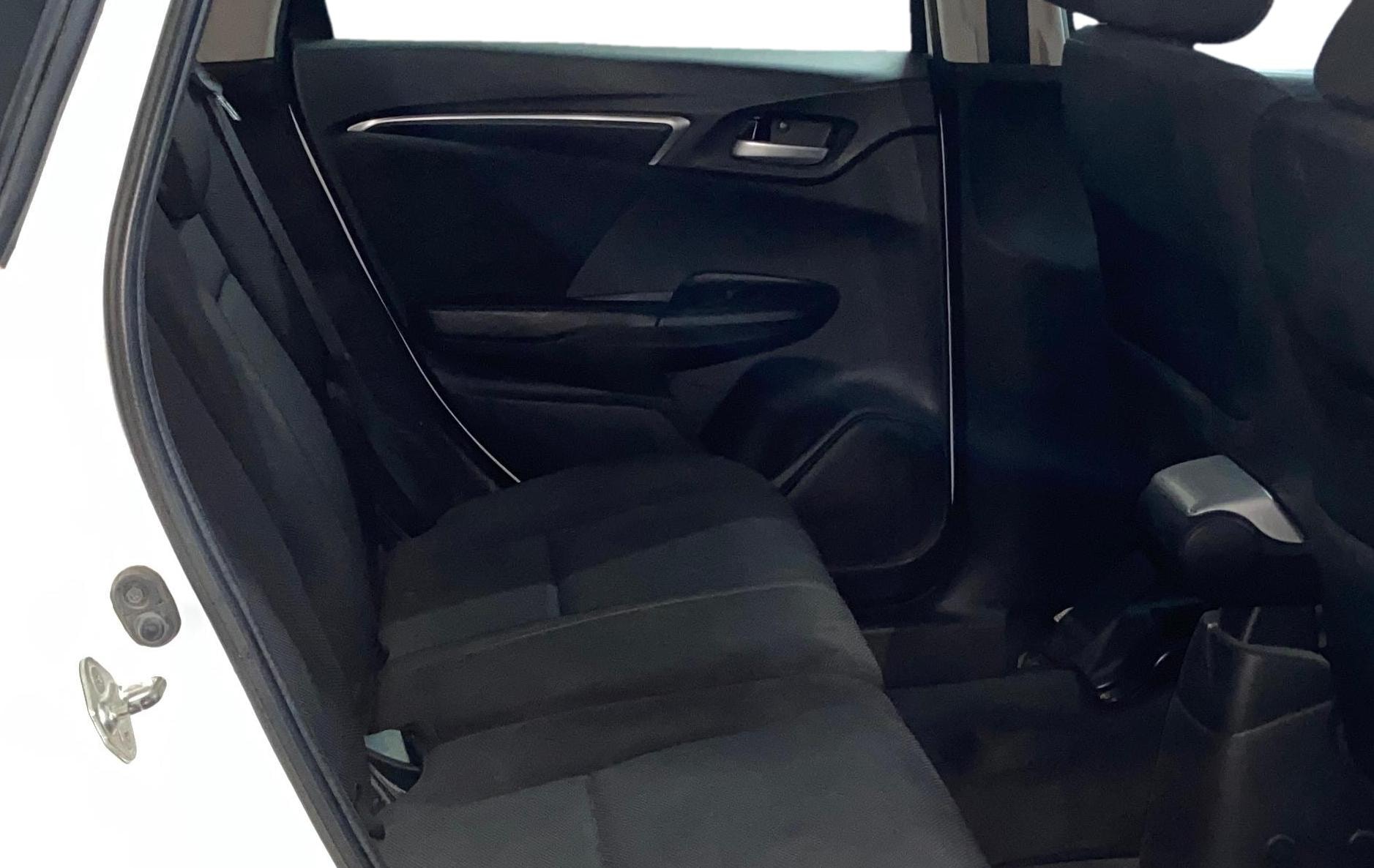 View 2015 Honda Jazz E MT Diesel Image 29 Used 2015 Honda Jazz E MT Diesel Image 29
