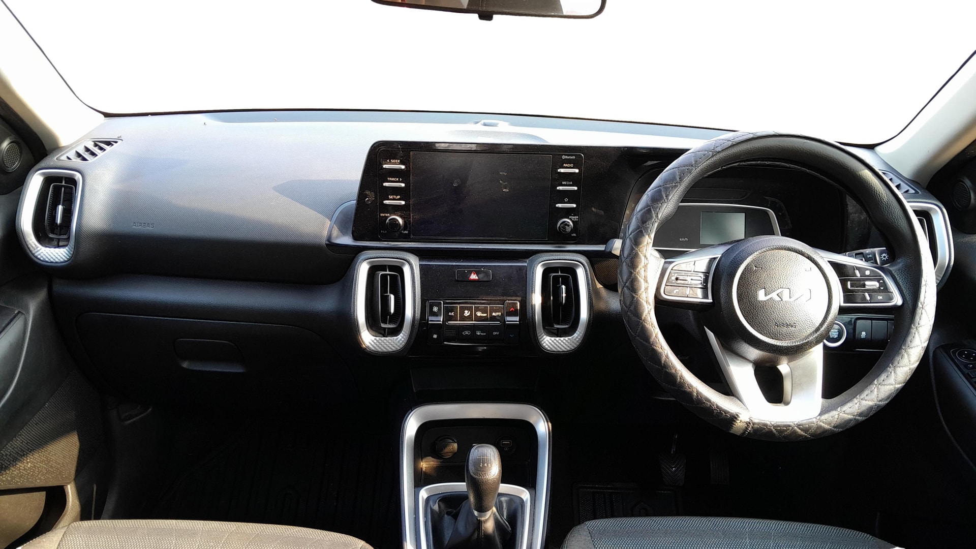 View 2023 Kia Sonet HTK Plus iMT Petrol Image 15 Used 2023 Kia Sonet HTK Plus iMT Petrol Image 15