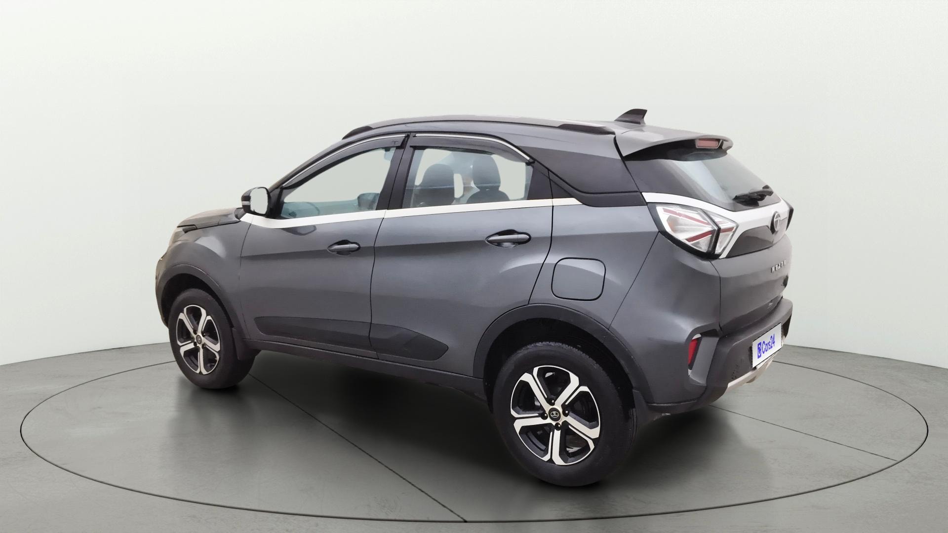 View 2022 Tata Nexon Revotron XE Image 2 Used 2022 Tata Nexon Revotron XE Image 2