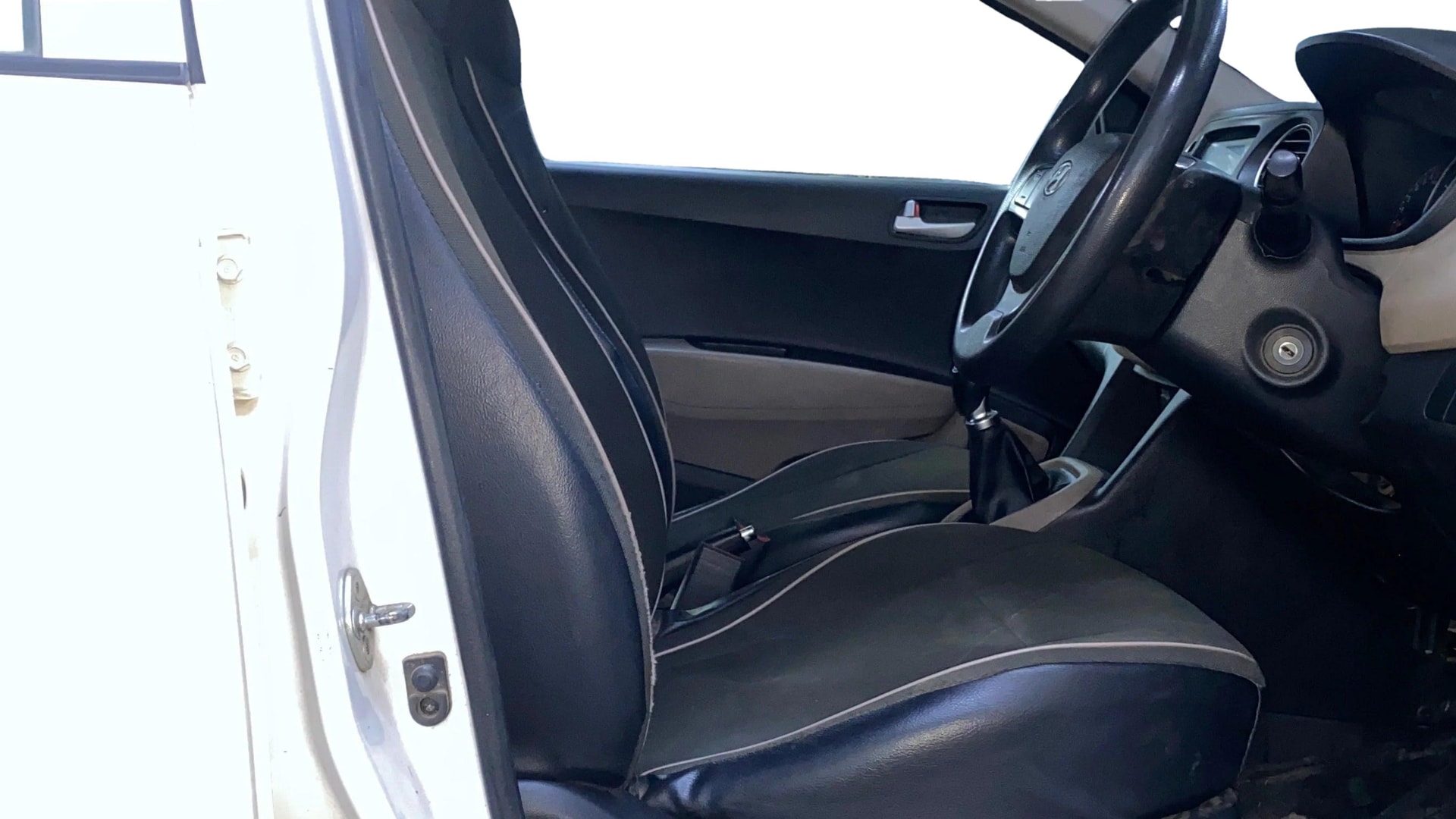 View 2019 Hyundai Grand i10 Sportz 1.2 Kappa Image 17 Used 2019 Hyundai Grand i10 Sportz 1.2 Kappa Image 17