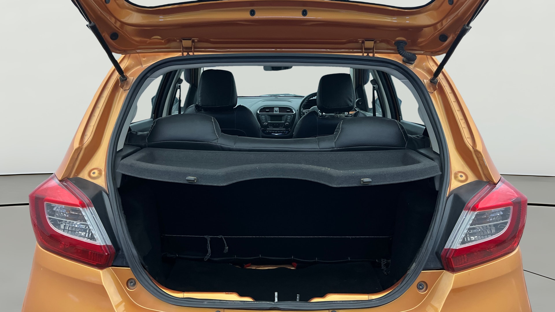 View 2018 Tata Tiago Revotorq XB Image 38 Used 2018 Tata Tiago Revotorq XB Image 38