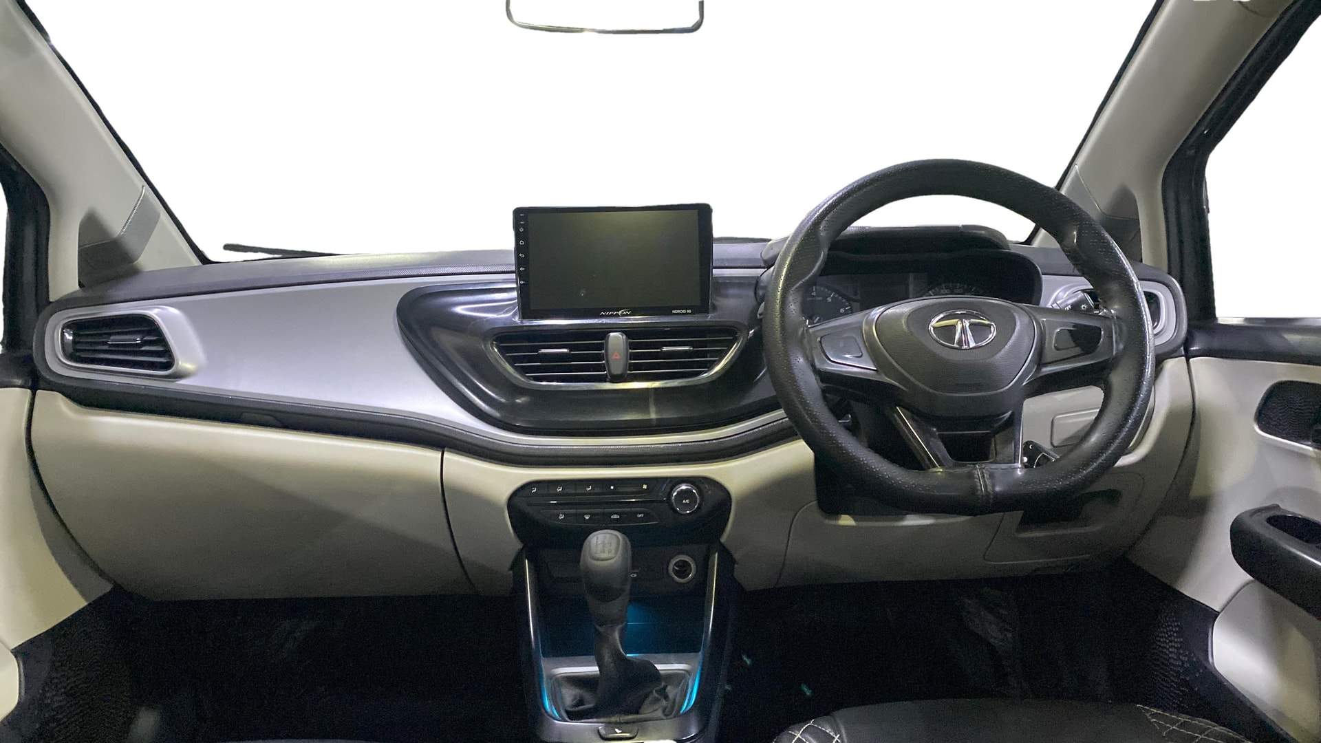 View 2022 Tata Altroz XE Plus Petrol Image 29 Used 2022 Tata Altroz XE Plus Petrol Image 29