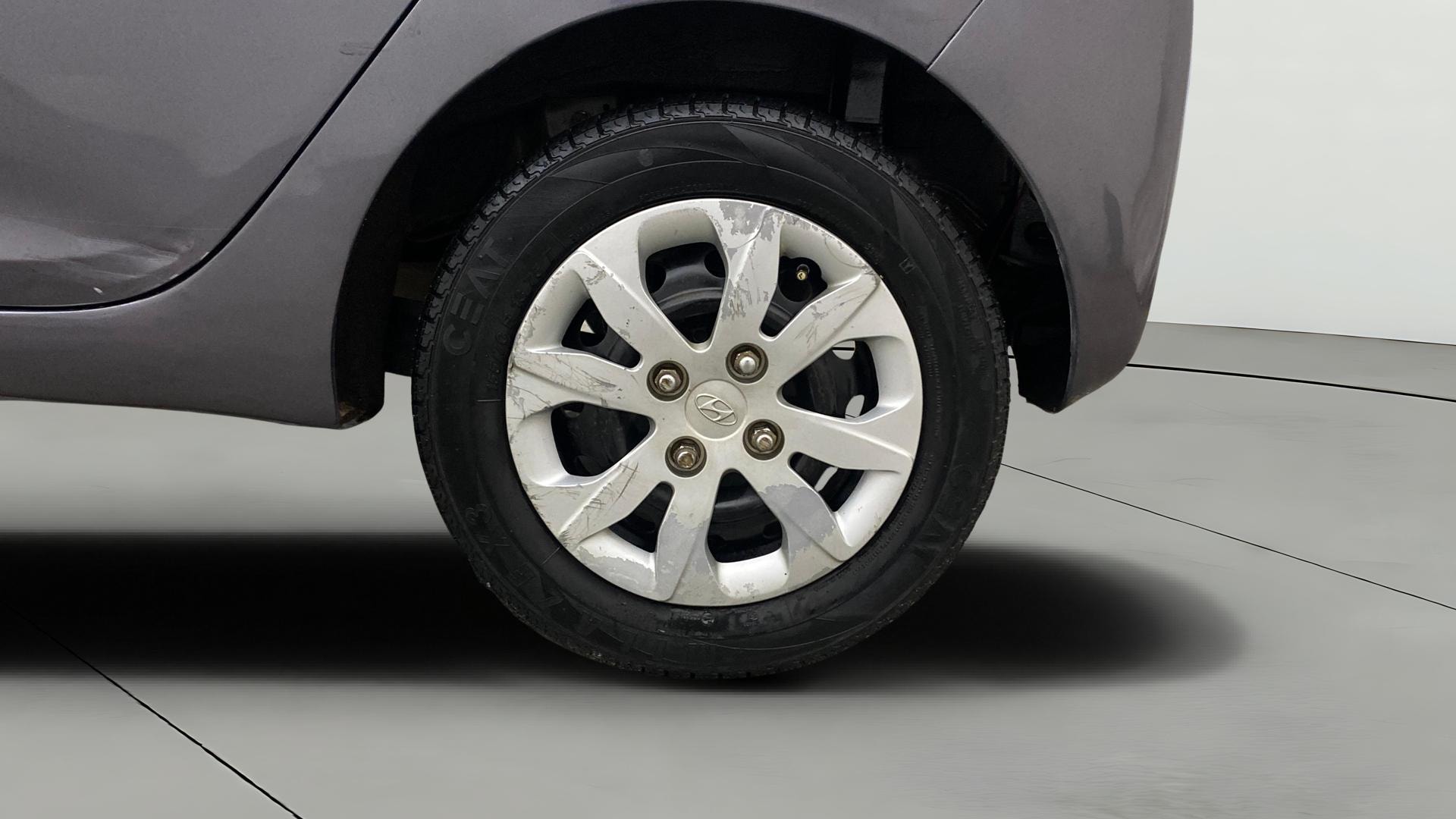 View 2015 Hyundai EON Sportz Image 7 Used 2015 Hyundai EON Sportz Image 7