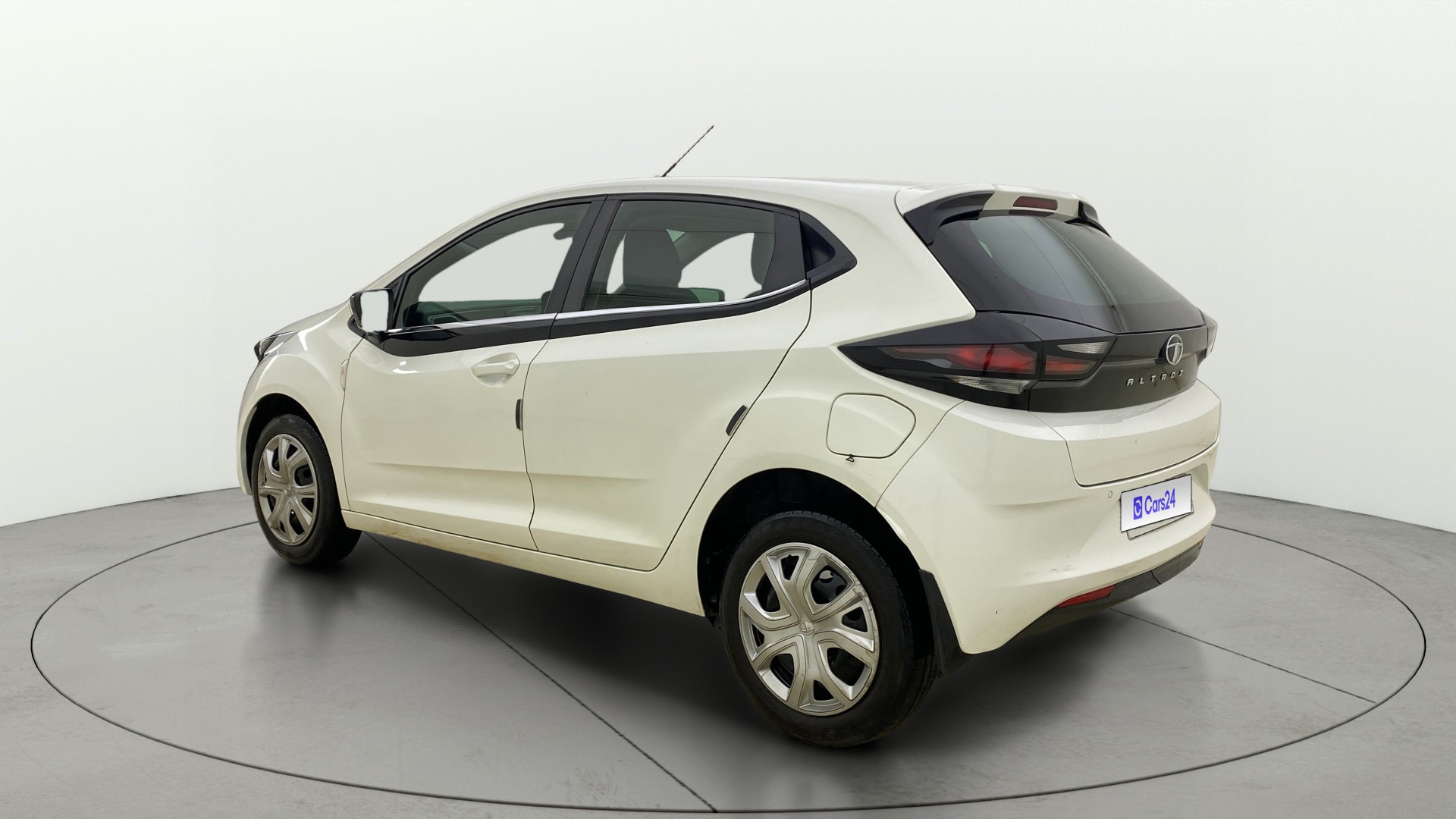 View 2023 Tata Altroz XT Petrol Image 2 Used 2023 Tata Altroz XT Petrol Image 2