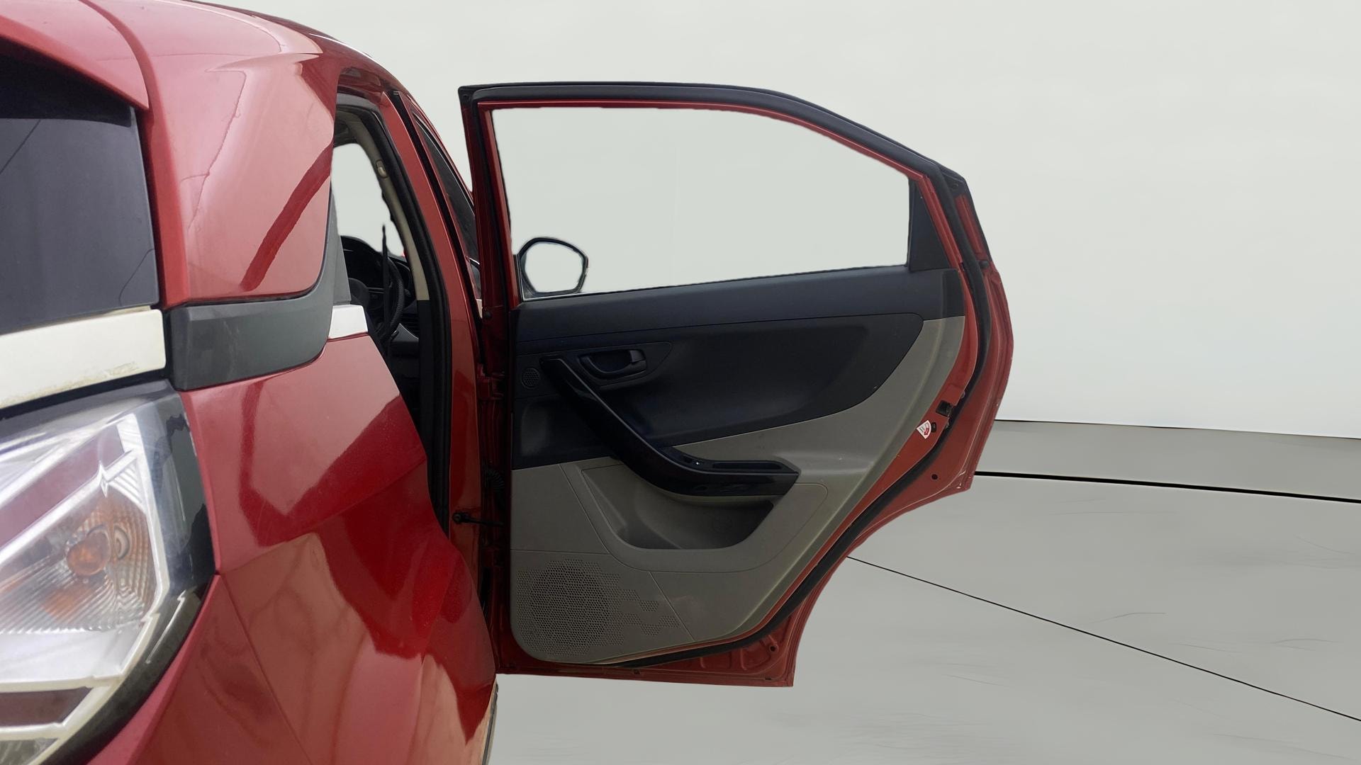 View 2018 Tata Nexon Revotorq XM Image 7 Used 2018 Tata Nexon Revotorq XM Image 7