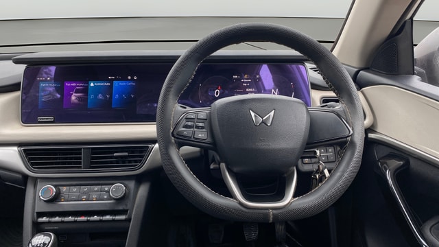 View Mahindra XUV700 Image 21 Used Mahindra XUV700 Image 21