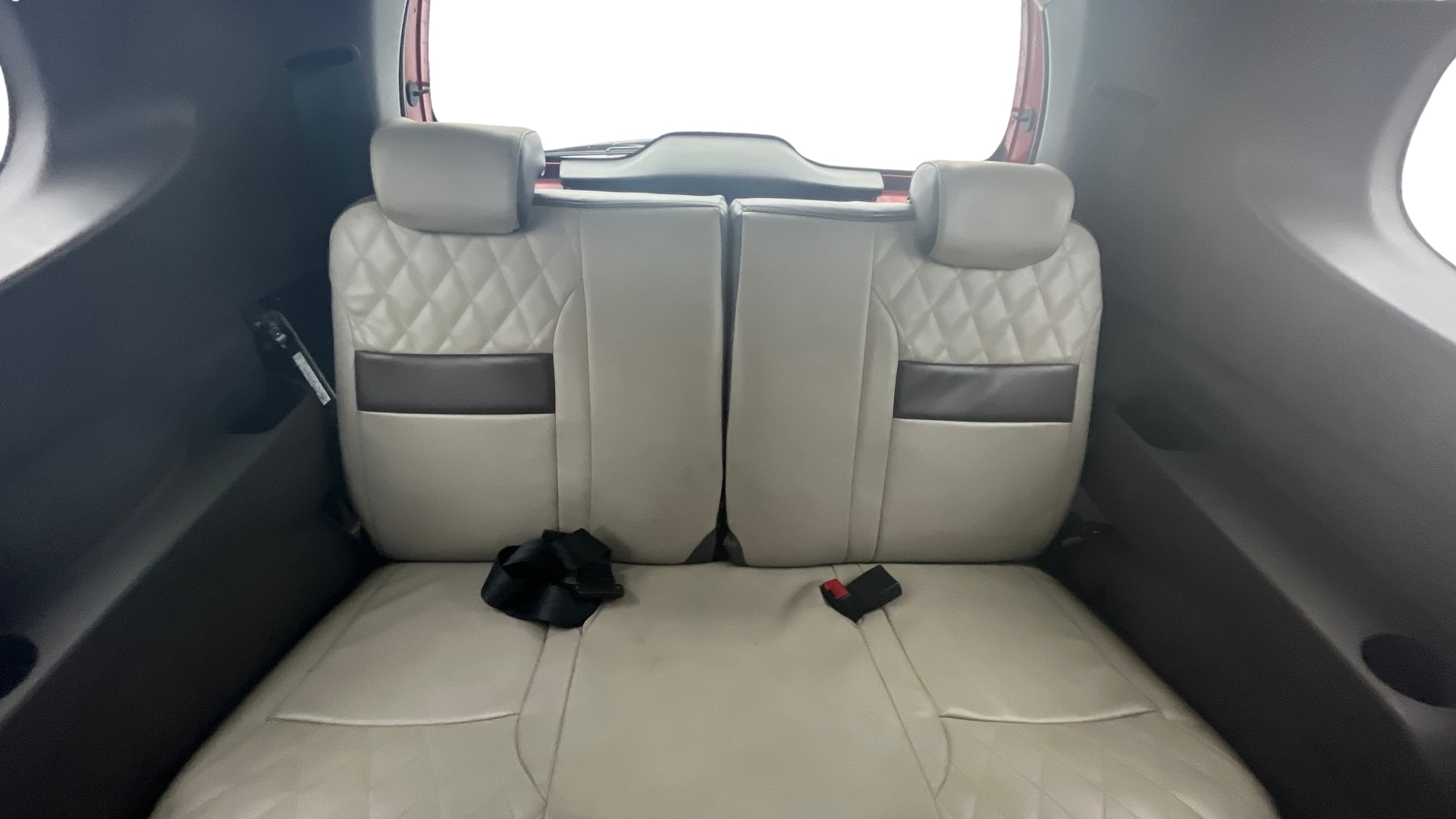 View 2017 Renault Lodgy Stepway RXZ 85PS 8 seater Image 10 Used 2017 Renault Lodgy Stepway RXZ 85PS 8 seater Image 10