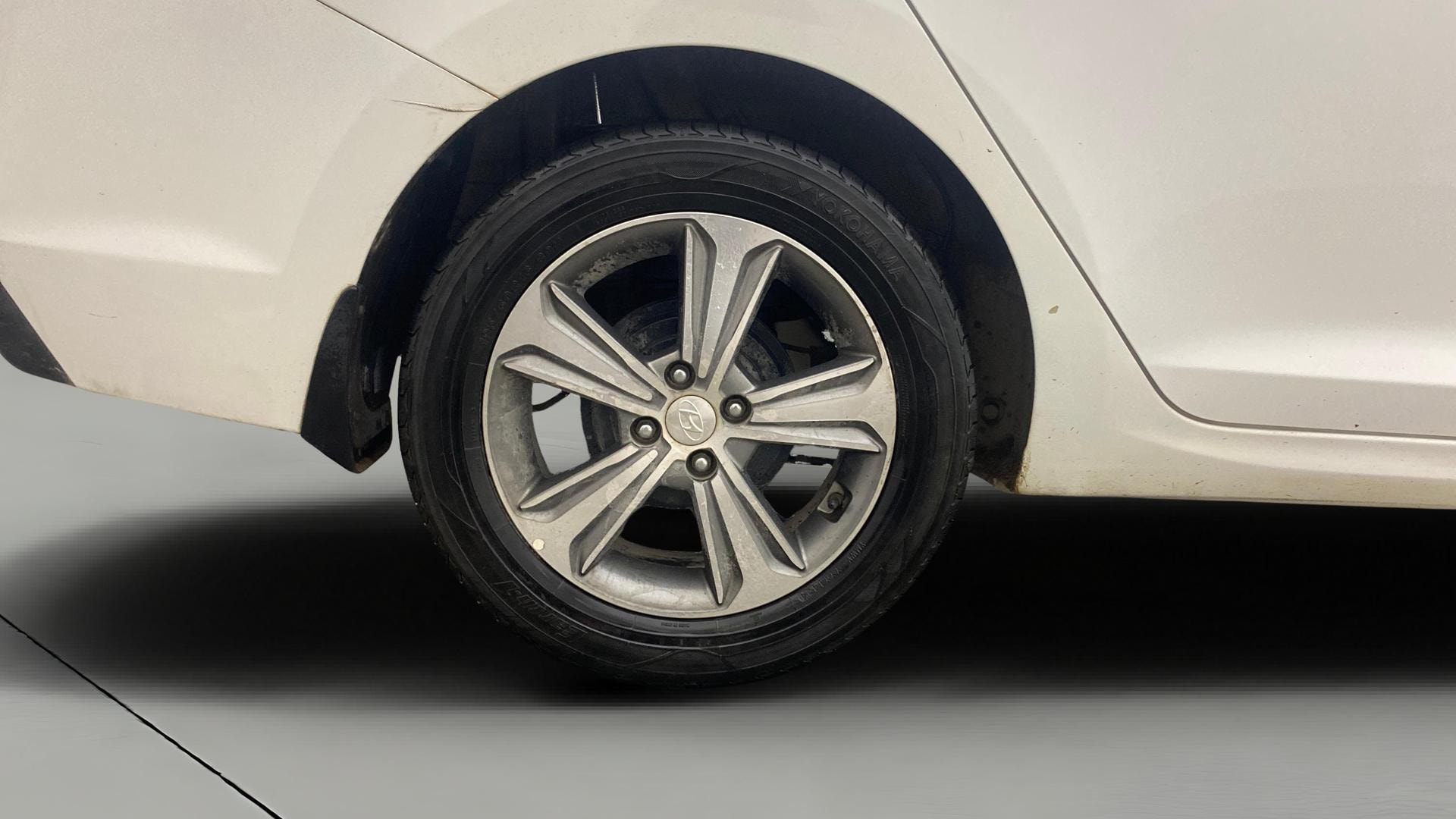 View 2019 Hyundai Verna 1.6 VTVT SX (O) AT Image 25 Used 2019 Hyundai Verna 1.6 VTVT SX (O) AT Image 25