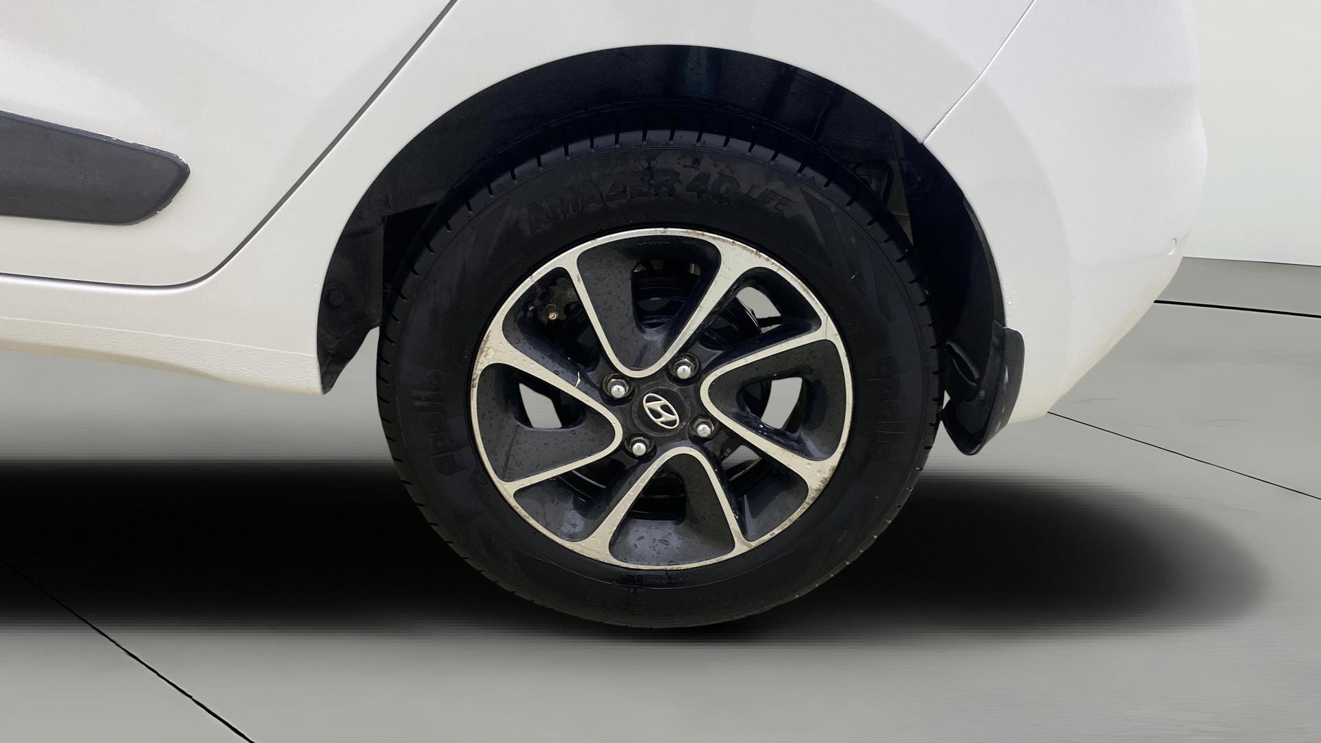 View 2017 Hyundai Grand i10 1.2 Sportz Petrol AT Image 11 Used 2017 Hyundai Grand i10 1.2 Sportz Petrol AT Image 11