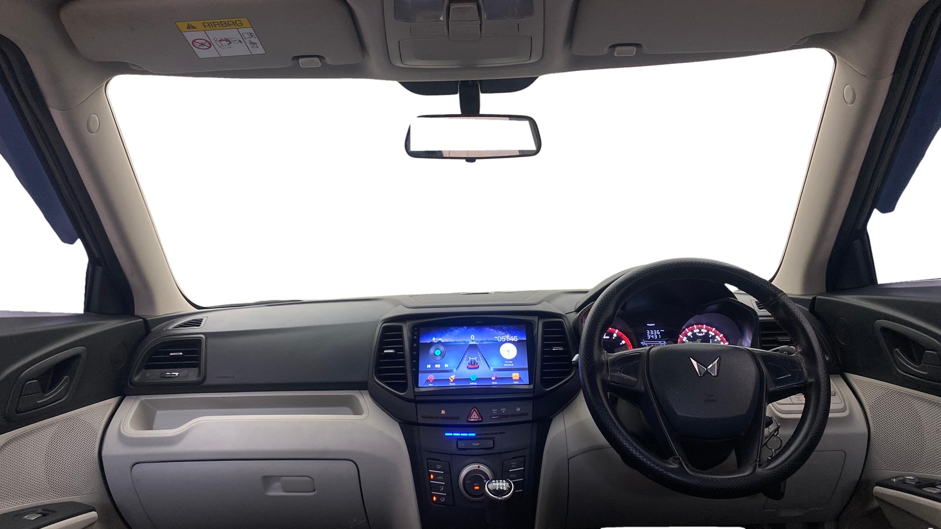 View 2024 Mahindra XUV300 W4 Petrol BS IV Image 15 Used 2024 Mahindra XUV300 W4 Petrol BS IV Image 15