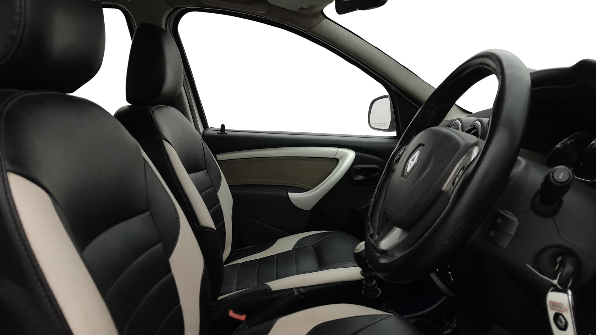 View 2015 Renault Duster Diesel 85PS 4x2 MT Image 17 Used 2015 Renault Duster Diesel 85PS 4x2 MT Image 17