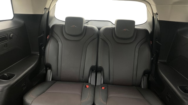 View Mahindra XUV700 Image 10 Used Mahindra XUV700 Image 10