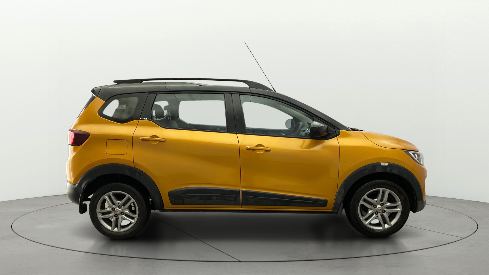 View 2021 Renault Triber RXZ AMT Image 8 Used 2021 Renault Triber RXZ AMT Image 8