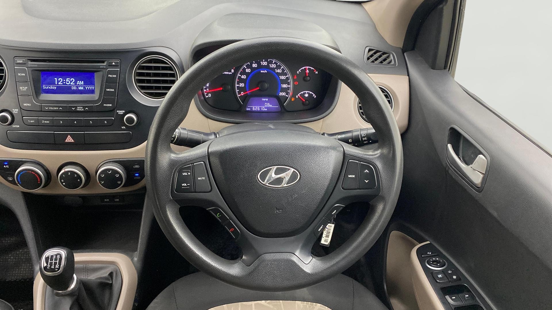 View 2015 Hyundai Grand i10 Sportz 1.2 Kappa Image 12 Used 2015 Hyundai Grand i10 Sportz 1.2 Kappa Image 12