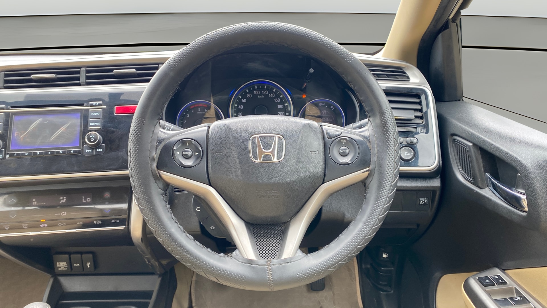 View 2014 Honda City ZX MT Diesel Anniversary Edition Image 13 Used 2014 Honda City ZX MT Diesel Anniversary Edition Image 13