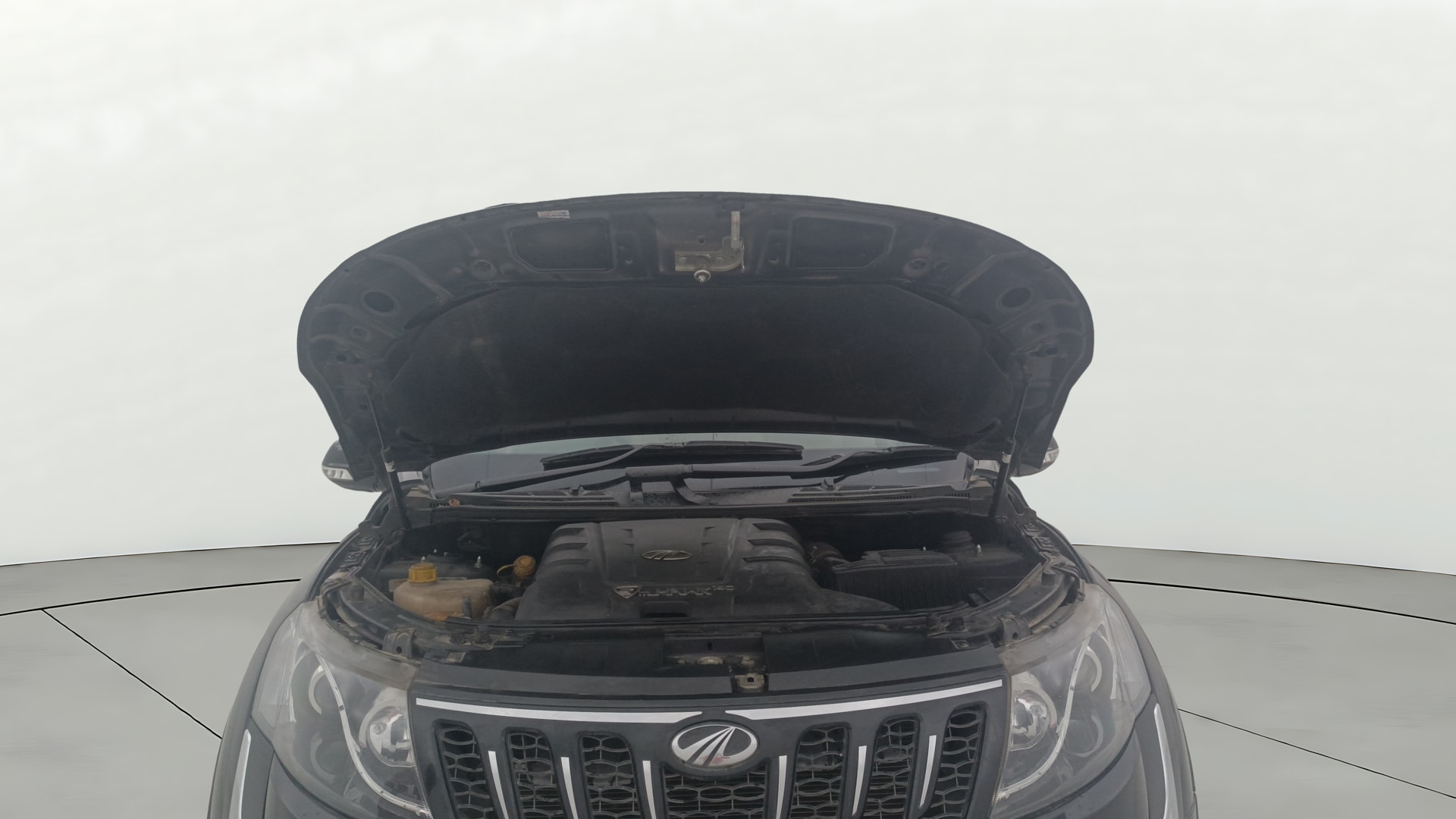 View 2016 Mahindra XUV500 W10 FWD Image 21 Used 2016 Mahindra XUV500 W10 FWD Image 21