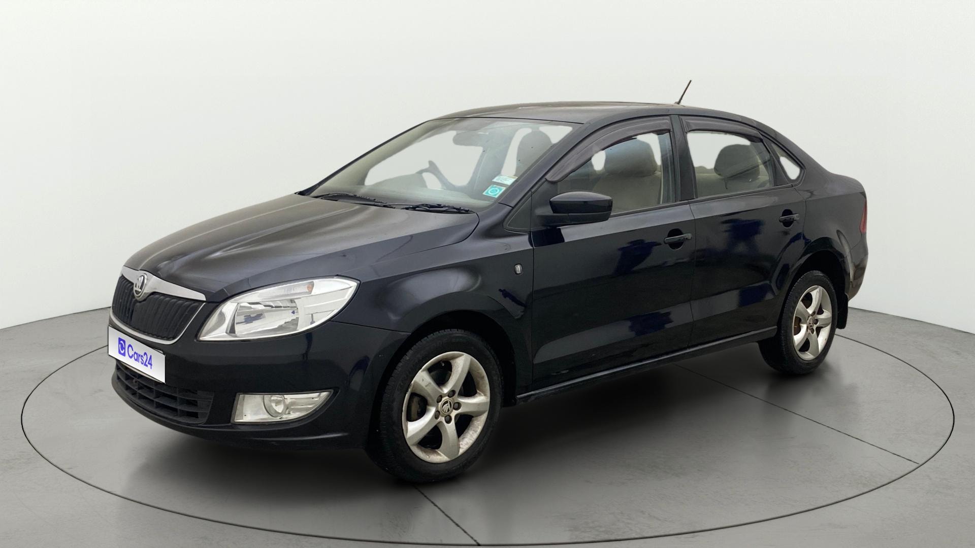 View 2013 Skoda Rapid 1.6 Elegance Diesel MT Image 35 Used 2013 Skoda Rapid 1.6 Elegance Diesel MT Image 35