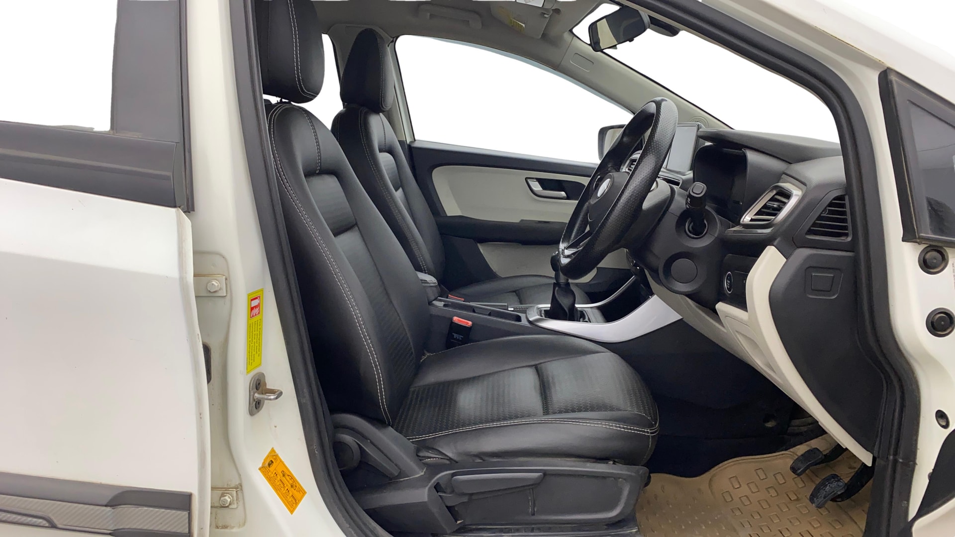 View 2024 Tata Altroz XZ Petrol Image 17 Used 2024 Tata Altroz XZ Petrol Image 17