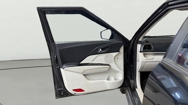 View Mahindra XUV300 Image 38 Used Mahindra XUV300 Image 38