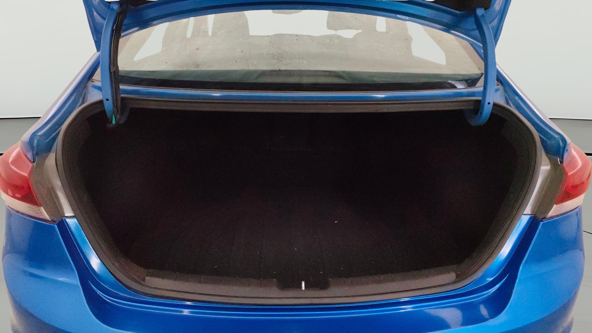 View 2017 Hyundai Elantra 1.6 CRDi S Image 40 Used 2017 Hyundai Elantra 1.6 CRDi S Image 40